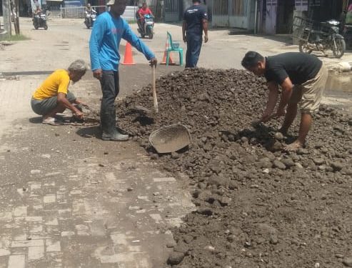 Pemkab Cirebon Diduga Tutup Mata Terkait Jalan Rusak di Pabedilan Kulon 