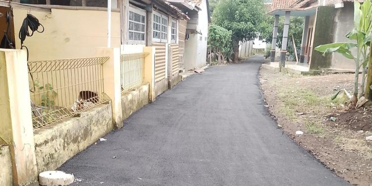 Pemdes Sedong Kidul Gelar Pekerjaan Hotmix Jalan Lingkungan, Realisasikan Banprov dan Dana Desa Tahun 2025