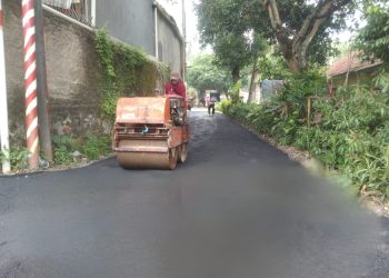 Cair Banprov, Pemdes Putat Realisasikan Pembangunan Hotmix Jalan Desa