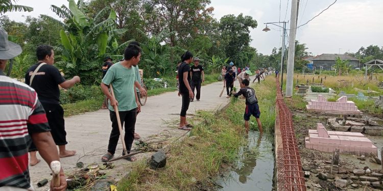 Kampanye Calon Kuwu Desa Rambatan Wetan, Warnita Sugandi Lakukan Doa Bersama dan Baksos di Area Pemakaman