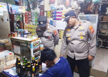 Masa Tenang Pilwu 2025, Polsek Juntinyuat Sita Ratusan Botol Miras