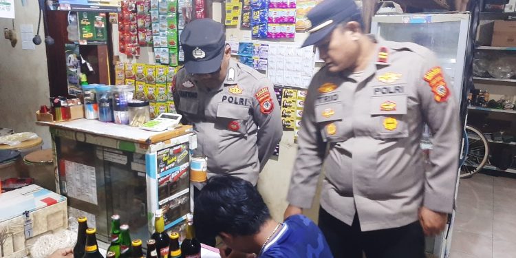 Masa Tenang Pilwu 2025, Polsek Juntinyuat Sita Ratusan Botol Miras