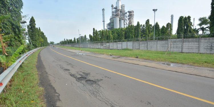15 Desember 2025, RU VI Balongan Uji Coba Penutupan Jalan Depan Kilang 