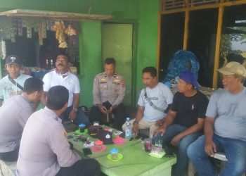 Khaerudin Kuwu Panggangsari Bersama Angota Polsek Losari Membantu Program Ketahanan Pangan