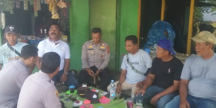 Khaerudin Kuwu Panggangsari Bersama Angota Polsek Losari Membantu Program Ketahanan Pangan