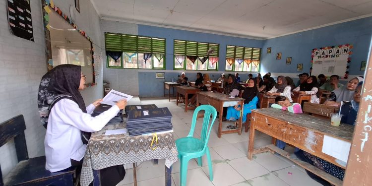 SMPN 1 Kaliwedi Gelar Selebrasi Kreasi Murid dan Pembagian Rapor, Dorong Peran Ayah dalam Pendidikan Anak