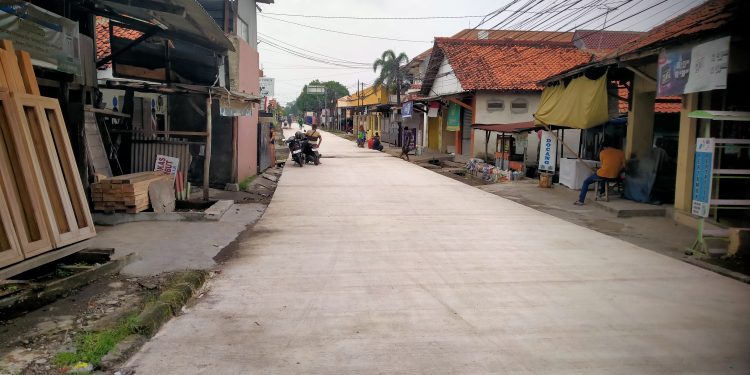 Belum Dilalui Kendaraan, Badan Jalan Ki Sabalanang Weru Sudah Retak: Warga Pertanyakan Kualitas Proyek Cor Beton