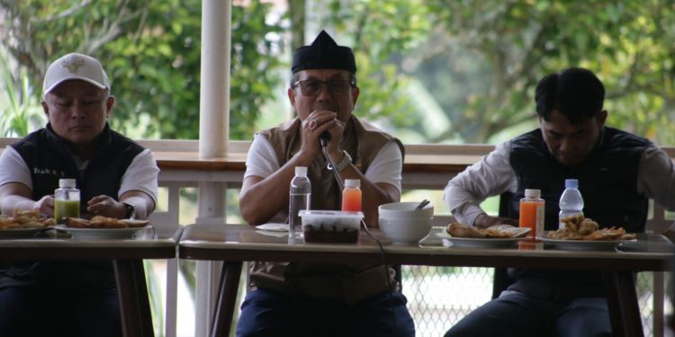 Banjir Cirebon Jadi Alarm, Bupati Imron Gandeng Kuningan Perkuat Penanganan Hulu–Hilir