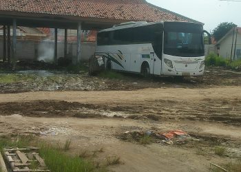 Sudah Bayar Sewa, Lapak Dagang di Terminal Losari Kidul Kumuh Dibiarkan Oleh Pemerintahan Desa 