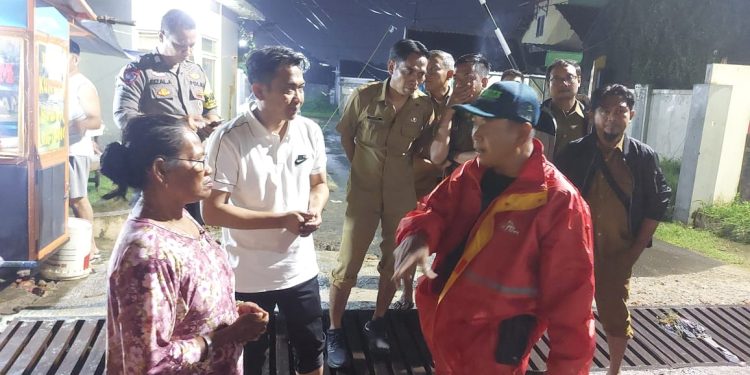 Wabup Jigus Tinjau Banjir di Mundu, Tanggul Jebol dan Sungai Meluap Jadi Penyebab
