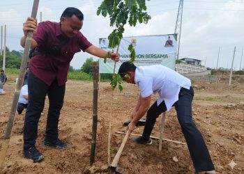 Pemkab Cirebon Tanam Pohon untuk Mitigasi Banjir dan Lestarikan Lingkungan