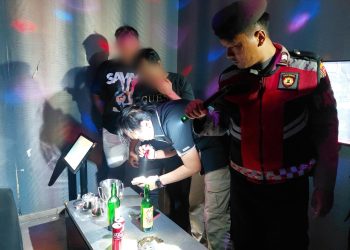 Polisi Bongkar Gudang Miras Tersembunyi di Karaoke Cirebon, 130 Botol Disita Saat Razia Dini Hari