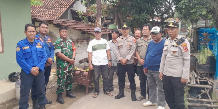 Diduga Akibat Arus Listrik Tegangan Tinggi Muncul Asap Dari Lobang Dihalaman Rumah Warga Desa Mulyasari 