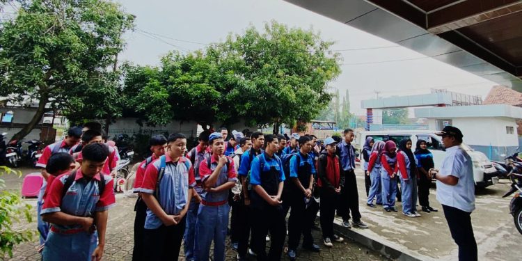 Kembangkan Keterampilan, Ratusan Pelajar SMK Dwi Bhakti Ciledug Ikuti Masa Prakerin