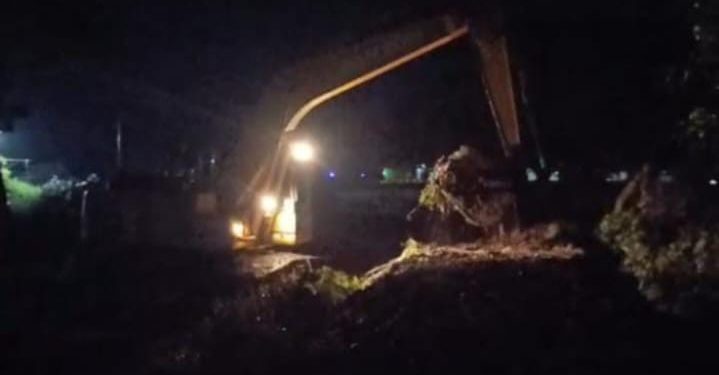 Tanggul Sungai Cimanuk Jebol, PUPR Indramayu Langsung Terjunkan Excavator