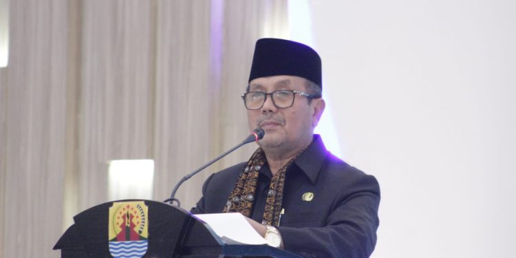 Bupati Cirebon Wajibkan ASN Bersih-Bersih Kantor 30 Menit Tiap Pagi, Ada Sanksi bagi Pelanggar