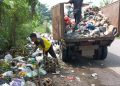 Tak Ada Habisnya, DLH Intens Pengangkutan Sampah di Jalan Raya Kanci