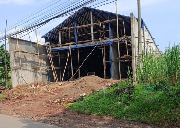 Izin Pembangunan Gudang di Samping SMPN 1 Susukanlebak Disorot Serius