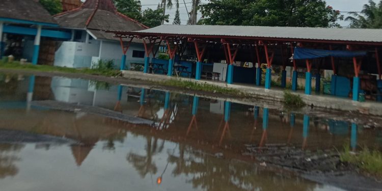 Terminal Sindang Nyaris Tidak Terpakai Akibat Genangan Air Yang Tidak Pernah Surut