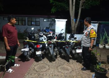 Tinggalkan Motor dan Celurit, Geng Motor Kabur Saat Dikejar Polisi Polsek Kandanghaur