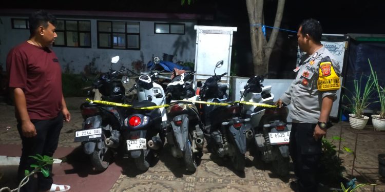 Tinggalkan Motor dan Celurit, Geng Motor Kabur Saat Dikejar Polisi Polsek Kandanghaur