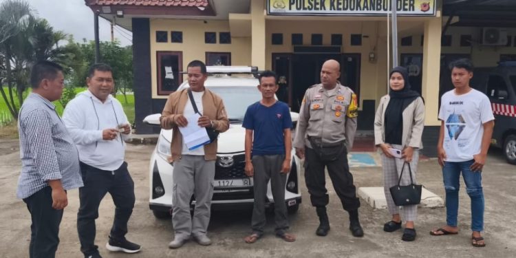 Terparkir di Pinggir Jalan, Mobil Tak Bertuan Gegerkan Warga 
