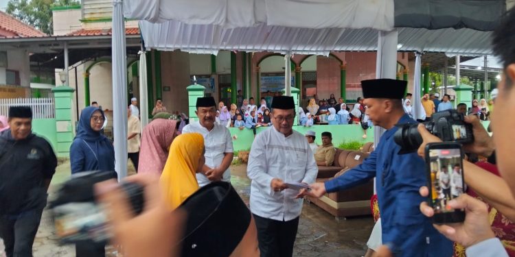 Safari Ramadhan 1447 H ,Bupati Cirebon Berikan Bantuan Untuk Anak Yatim Dan Panti Jompo