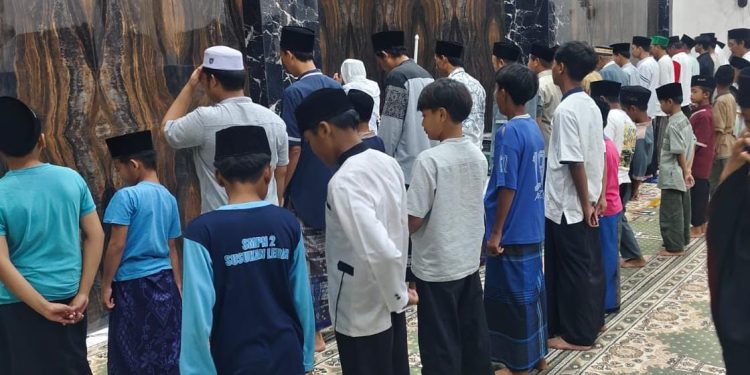 Kekhusyuan Ibadah Tarawih di Masjid Baitul Muttaqin, Tingkatkan Keimanan, Perkuat Kebersamaan dan Kerukunan Warga Desa Kaligawe Wetan