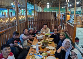 Haruman Kuwu Cisaat Bersama Perangkat Desa Tingkatkan Persaudaraan