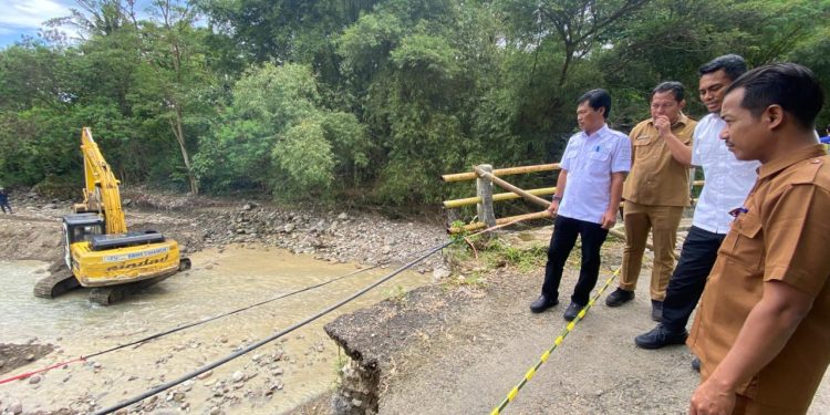 Wali Kota Cirebon, Effendi Edo Tinjau Perbaikan Jembatan Lebakngok Yang Terus Dikebut