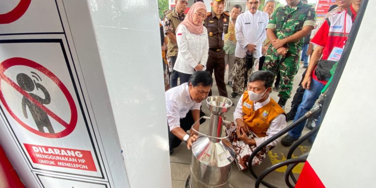 Jelang Lebaran, Wali Kota Cirebon Sidak Pasar hingga SPBU: Harga Cabai Naik, Stok Pangan dan BBM Dipastikan Aman