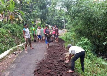 Jalan Cadas Beulah Longsor Abrasi, Pemdes Panambangan Melakukan Penanggulangan Sementara Jelang Lebaran