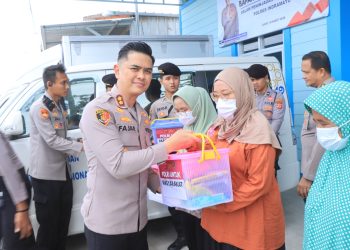 Momentum Ramadan, Usai Tinjau SPPG dan Rutilahu Wakapolda Jabar Bagikan Sembako