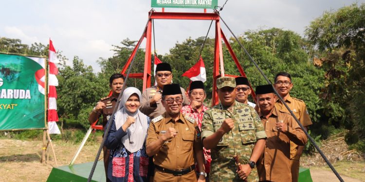 Bupati Cirebon Apresiasi Pembangunan Jembatan Gantung di Desa Babakan Inisiasi Kodim 0620