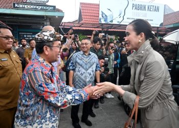 Menpar Tinjau Sentra Batik Trusmi, Bupati Imron Harap Dukungan Pengembangan Pariwisata