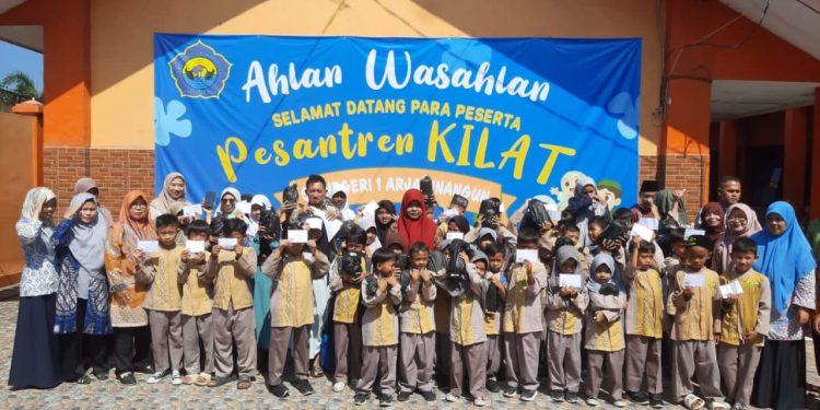SDN 1 Arjawinangun Gelar Santunan Anak Yatim
