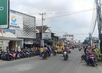 Minimalisir Kemacetan, Toko Karomah Toserba Komitmen Tertibkan Parkiran Kendaraan Pengunjung