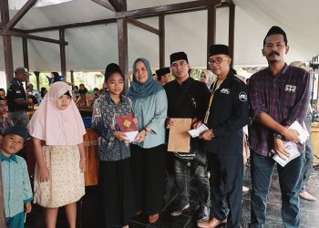 Panitia Berbagi Kasih di Bulan Ramadhan Santuni 65 Anak Yatim dan Bagikan 1500 Takjil