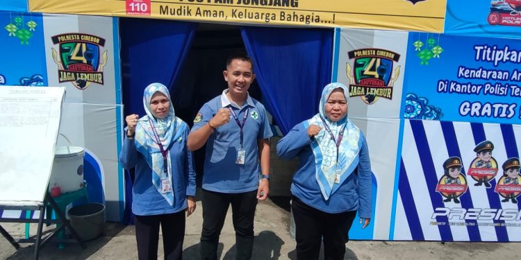 Jaga Di Pos Pam Jungjang, Nakes Puskesmas Tegalgubug Berikan Pelayanan Kesehatan