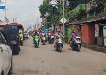 Bangunan Liar Merajalela di Pusat Lemahabang, Jadi Pemandangan Kumuh dan Merampas Hak Pejalan Kaki