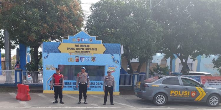 Polisi Siaga di Pos Terpadu Jembatan Timbang Losarang Indramayu