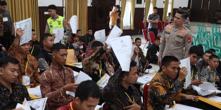 Penerimaan Polri 2026, Ratusan Pendaftar Padati Polres Indramayu