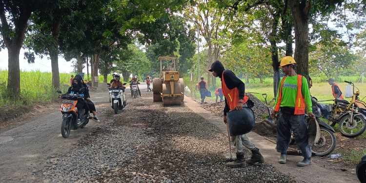 CV. Satria Ratu Adil Mulai Kebut Pemeliharaan Berkala Jalan Sindanglaut – Ciawigajah