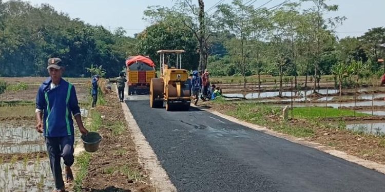 CV ALZDAF Rampungkan Pemeliharaan Berkala Jalan Putat – Koreak