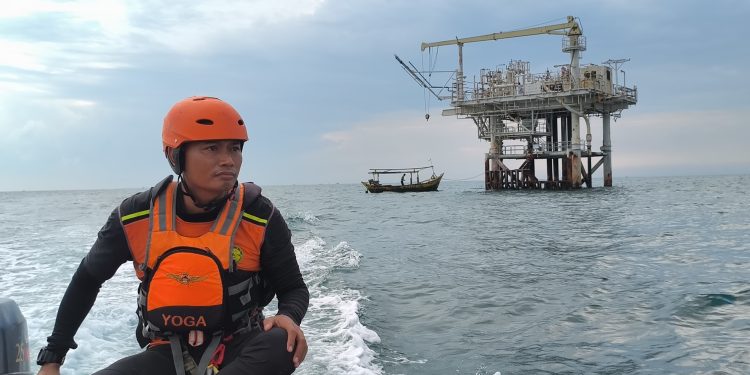SAR Gabungan Temukan Nelayan yang Jatuh ke Perairan Indramayu
