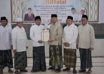 Menteri ATR/BPN Serahkan Sertipikat Wakaf PCNU Indramayu