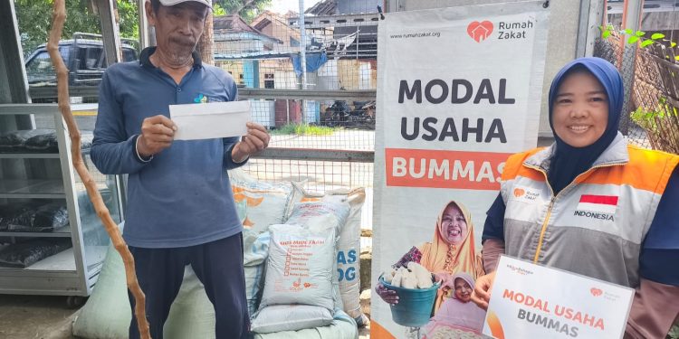 Tingkatkan Kapasitas Usaha, Relawan Inspirasi Rumah Zakat Salurkan Bantuan Modal Usaha  