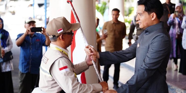 Bupati Indramayu Lepas Jemaah Haji Kloter 10, Minta Jemaah Doakan untuk Indramayu