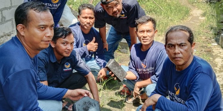 Kader Nasdem Indramayu Rubah Sampah Plastik Jadi Batako dan Paving Block