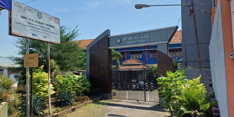 Sekolah Ulil Albab Cirebon Disorot, Bangun MCK di Atas Saluran Sungai Diduga Langgar Aturan